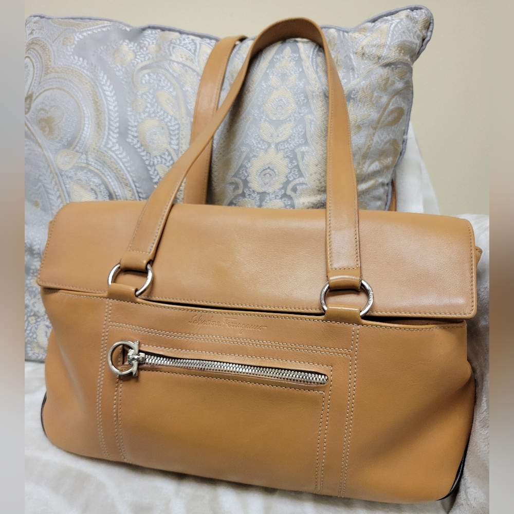 SALVATORE FERRAGAMO NICCIOLA CALF LEATHER SHOULDER BAG